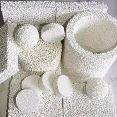 Diseños personalizados Placa de filtro de cerámica de espuma de alumina Bloque de filtro de espuma cerámica