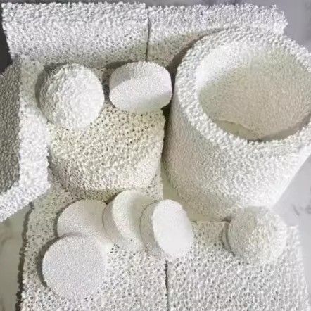 Diseños personalizados Placa de filtro de cerámica de espuma de alumina Bloque de filtro de espuma cerámica